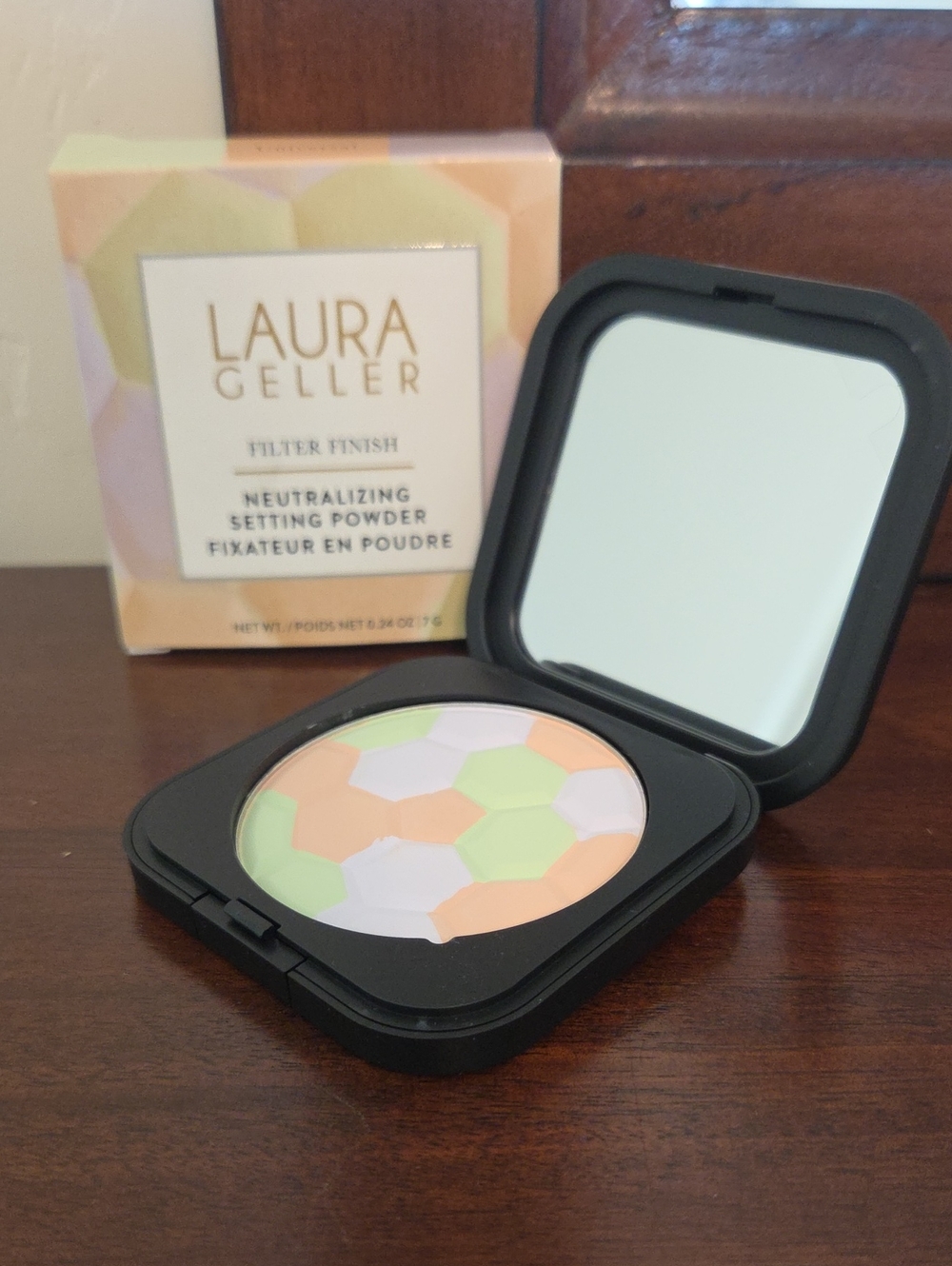 Laura Geller Multicolor Mosaic Neutralizing Setting Powder - Peach, Green, White